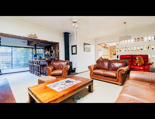 5 BEDROOM FREEHOLD FOR SALE IN BRACKENHURST